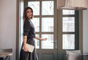 Виц: Излизам, нещо трябва ли ти?