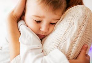 Детето се нуждае от поне 12 прегръдки на ден, за да расте здраво