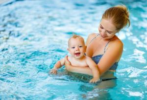 Може ли бебето да плува