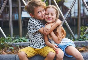 Имате сестри? По-щастливи сте!