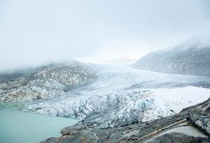 Очертава се поредна лоша година за швейцарските ледници, предупреди учен