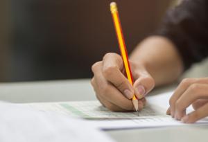 Тест: Слято, полуслято и разделно писане при съществителните имена