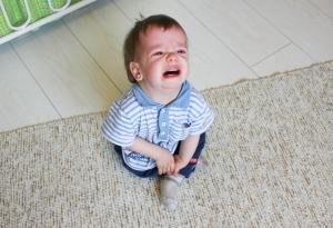 Защо детето опитва да се нарани само