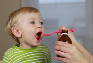 Как да убедим детето да изпие лекарство