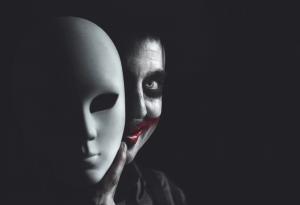 7 признака, по които се познават двуличните хора