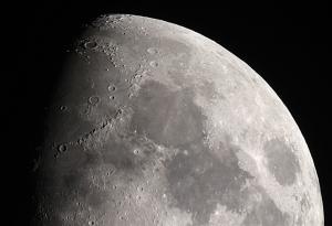 Откриха огромни количества вода на Луната?