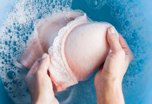 Ето какво може да се случи, ако не перете сутиена си след обличане