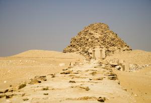 Археолози откриха гробница на царски писар в древноегипетския некропол Абу Сир край Кайро