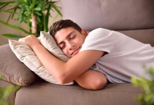 Наваксването на съня през уикендите може да намали риска от депресия при млади хора