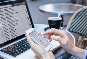 Не проверявайте имейла си постоянно. Вредно е