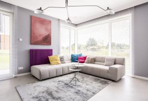 Виц: Ъгловият диван