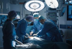 Във Великобритания извършиха успешно трансплантация на матка