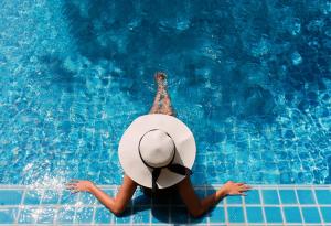 Според лекари не е нужно да чакате 30 минути след хранене, за да плувате 