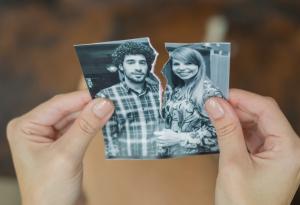 Ето защо не е добра идея да сте приятели с бившите си