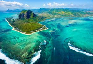 Подводният водопад край Мавриций – една красива оптична измама