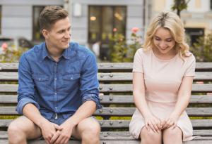 Ново проучване показва, че може би си нямате гадже, защото не умеете да флиртувате