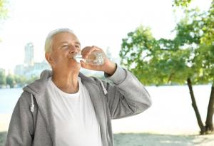 Учени от университета в Отава представят проучване за рисковете от дехидратацията над 60-годишна възраст