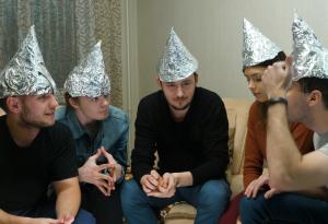 Хората са едновременно най-умните и най-глупавите животни на всички времена, твърди биолог