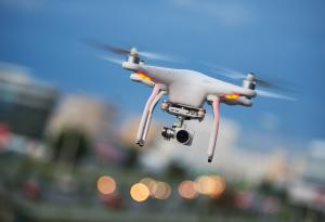 Китайски учени създадоха дрон, който може не само да лети, но и да се потапя под вода