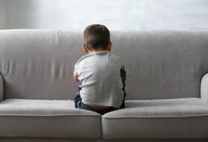 Ново проучване свързва аутизма с оста черва-мозък, което разкрива нови възможности за терапия