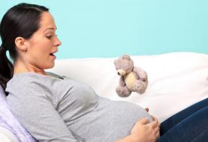 Учени изчислиха силата на ритника на бебето в утробата