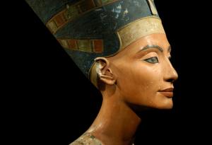 Тайна камера в гробницата на Тутанкамон вероятно крие останките на Нефертити