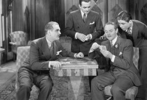 Виц: Ако продължаваш да играеш карти всяка вечер, ще си намеря любовник!