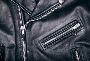 Самооцветяваща се черна кожа от бактерии проправя пътя към по-екологичен текстил 