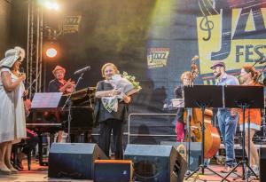 Стефка Оникян отбеляза юбилей на сцената в Банско