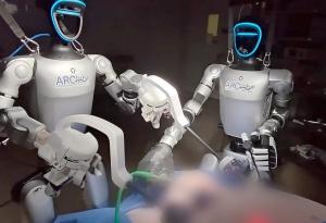 За първи път хуманоидни роботи оперираха живи животни