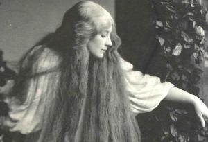 Защо толкова много жени от Викторианската епоха не са си подрязвали косата?