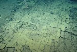 Учени се натъкнаха на „път, павиран с жълти тухли“, на дъното на Тихия океан