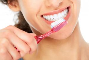 Миенето на зъбите преди ядене помага за добрата зъбна хигиена