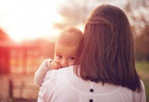 11 безнадеждно остарели правила за отглеждане на бебета