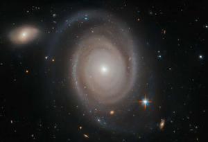 „Хъбъл“ засне една не особено самотна галактика
