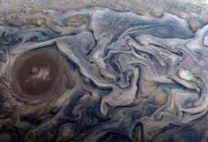 Драматичната атмосфера на Юпитер прилича на абстрактно произведение на изкуството