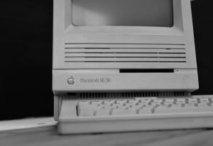 Вижте какво се случва, когато сърфирате в интернет с Mac Plus от 1986 г.