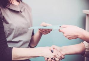 4 неподходящи подаръка за майката