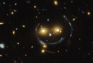 Вселената ни се усмихва и тази снимка на "Хъбъл" го доказва