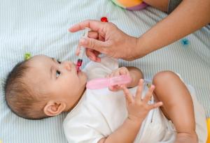 Как да дадем лекарство на бебето