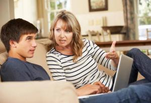 Детето е на 12 г. - майката в най-голям стрес