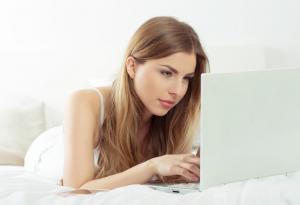 Защо хетеросексуалните жени предпочитат еротични филми с лесбийки?