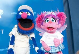  Момиченце с аутизъм става постоянен персонаж в „Улица Сезам“