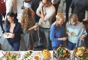 Запознават ви с много хора и не помните имената им? Има обяснение