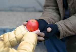 Човек, борещ се с рак, се обажда на спешна помощ с молба за храна. Реакцията им е трогателна 