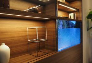 Panasonic представи невидим телевизор