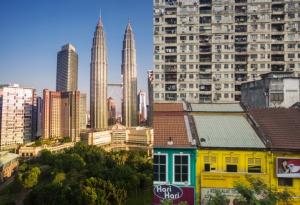 15 града, които ни показват две изключително различни лица