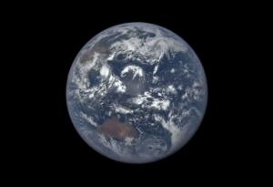 Как изминава една година на Земята от над един милион километра разстояние