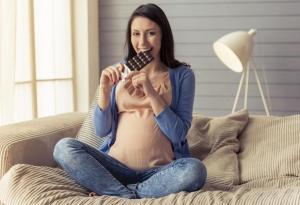 Защо бременната трябва да яде шоколад 