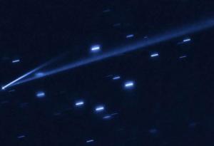 „Хъбъл“ засне рядък самоунищожаващ се астероид